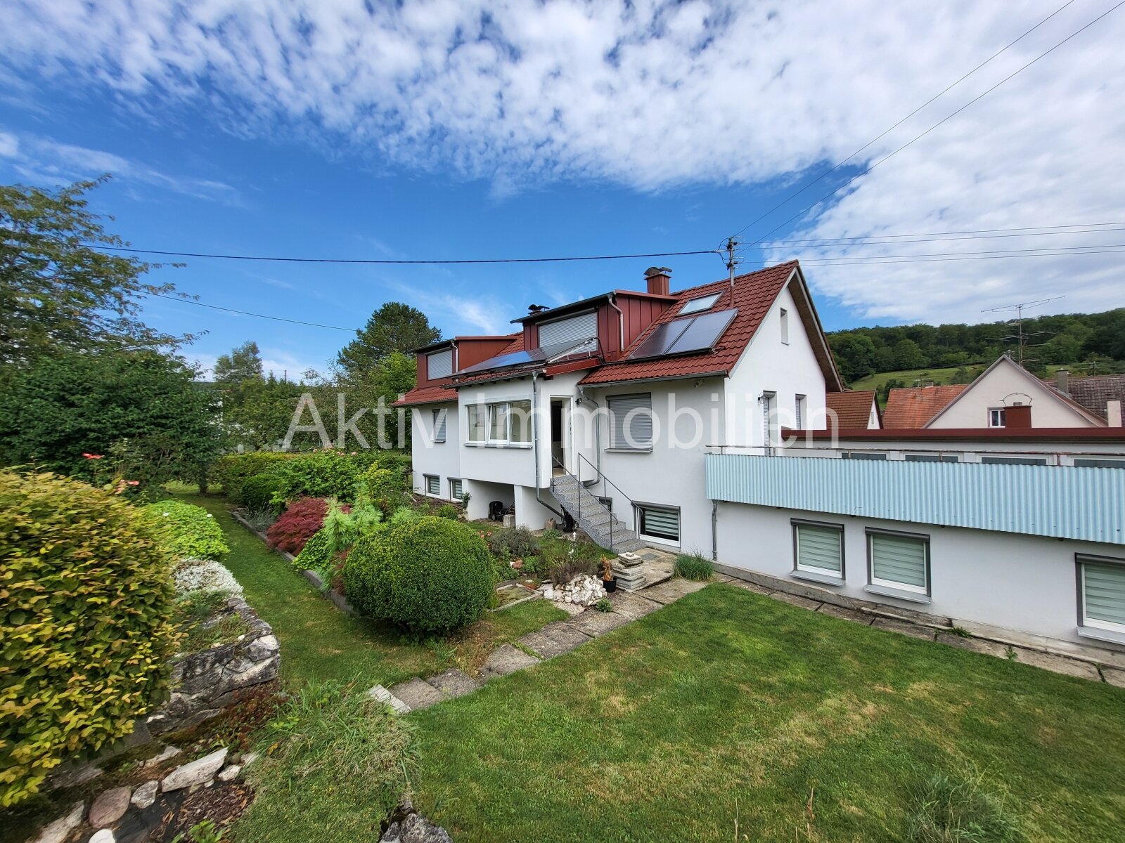 Großes Einfamilienhaus mit viel Potenzial und großem Garten Großes Einfamilienhaus mit viel Potenzial und großem Garten